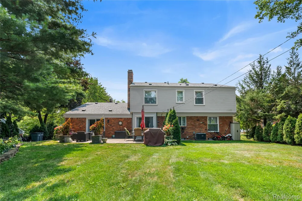 3325 Newgate Drive Troy City, MI 48084
