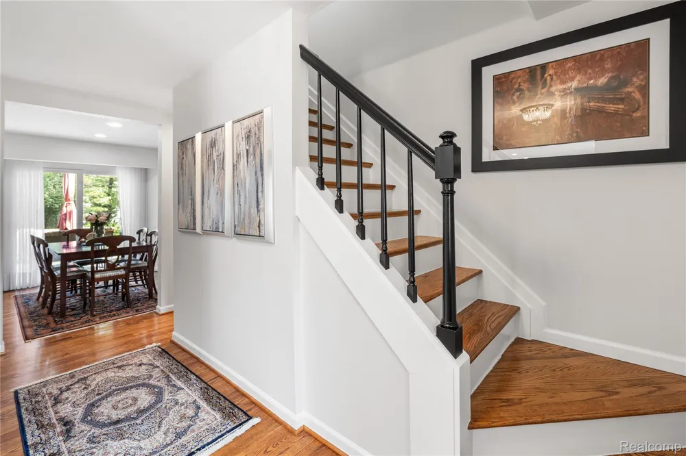 3325 Newgate Drive Troy City, MI 48084