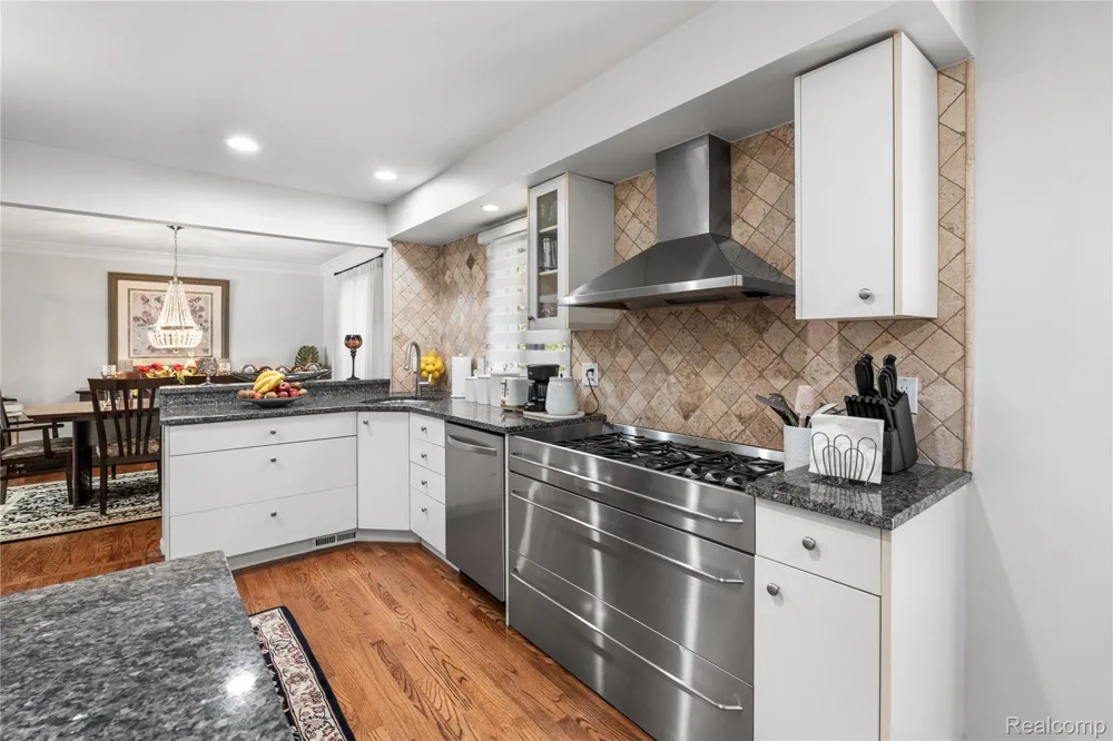 3325 Newgate Drive Troy City, MI 48084