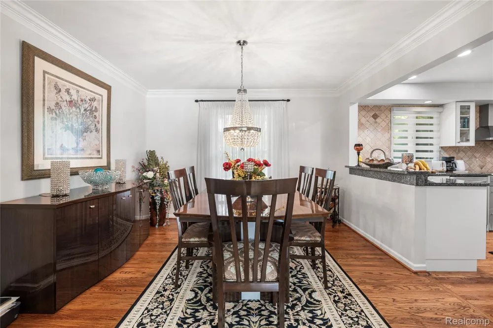 3325 Newgate Drive Troy City, MI 48084