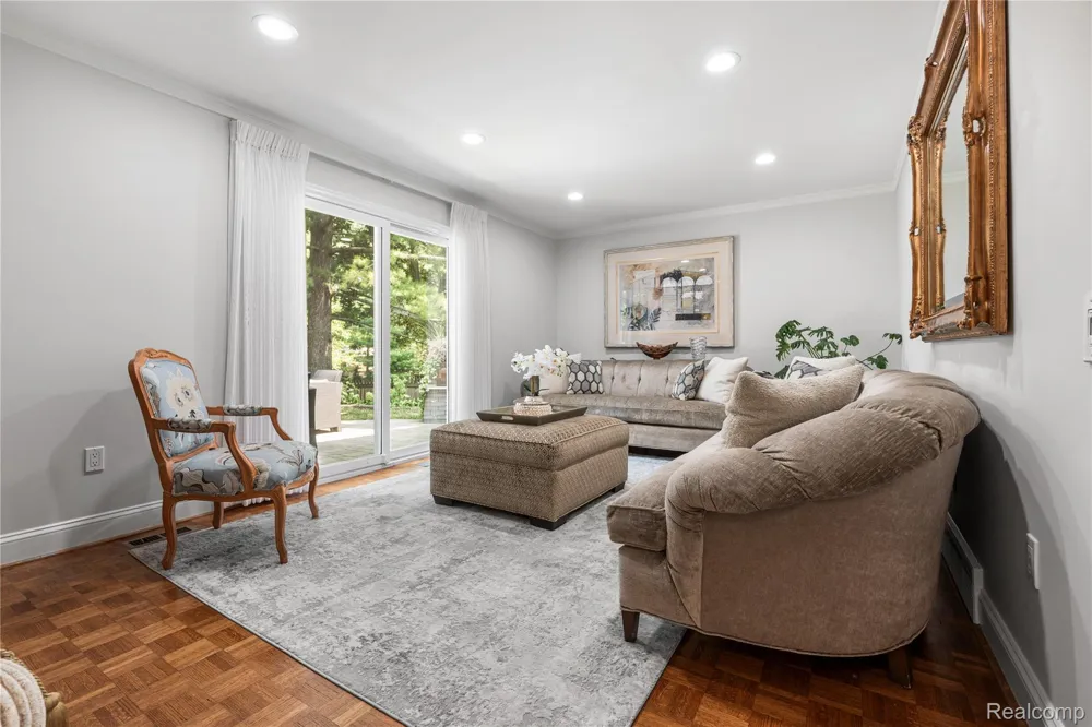 3325 Newgate Drive Troy City, MI 48084