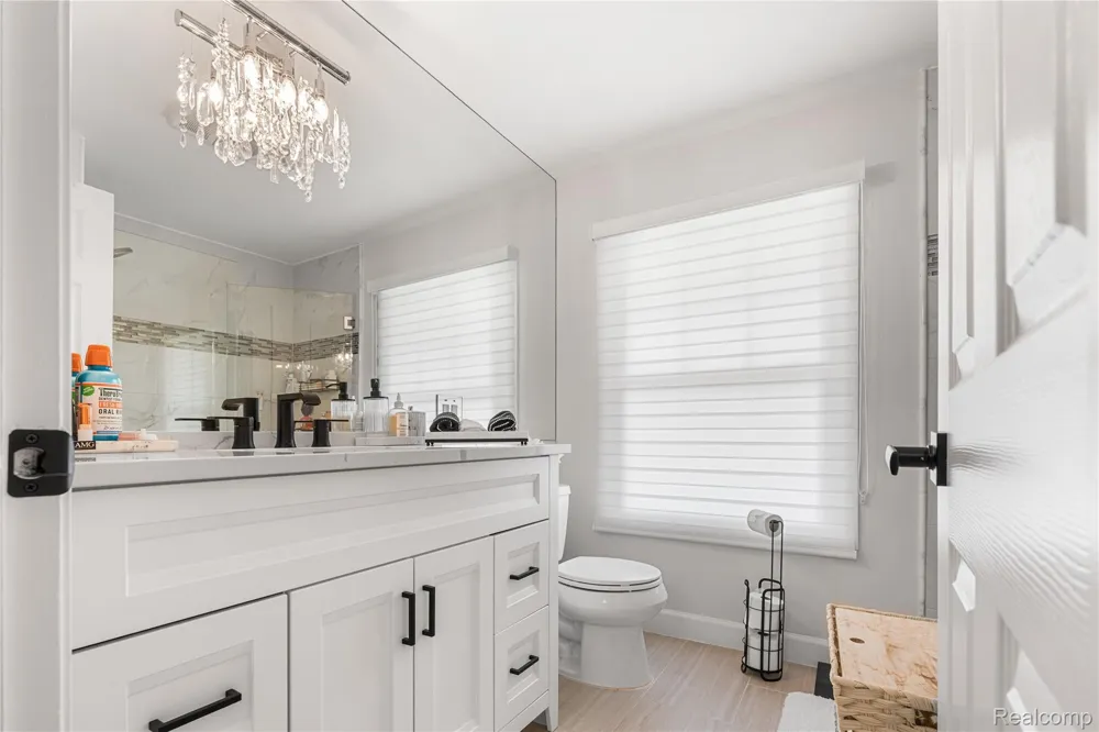 3325 Newgate Drive Troy City, MI 48084