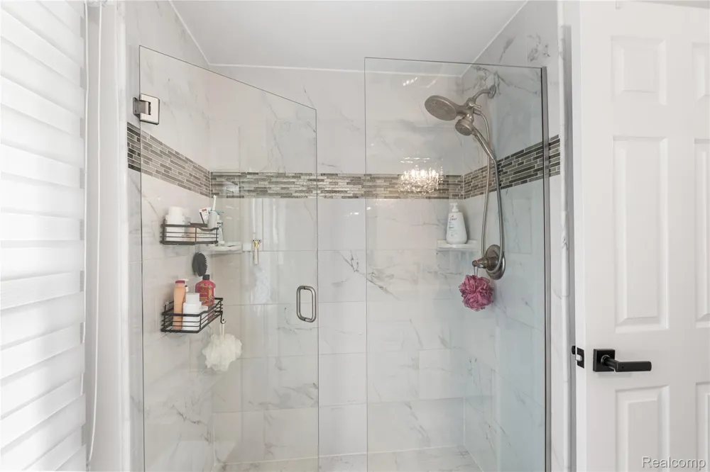 3325 Newgate Drive Troy City, MI 48084