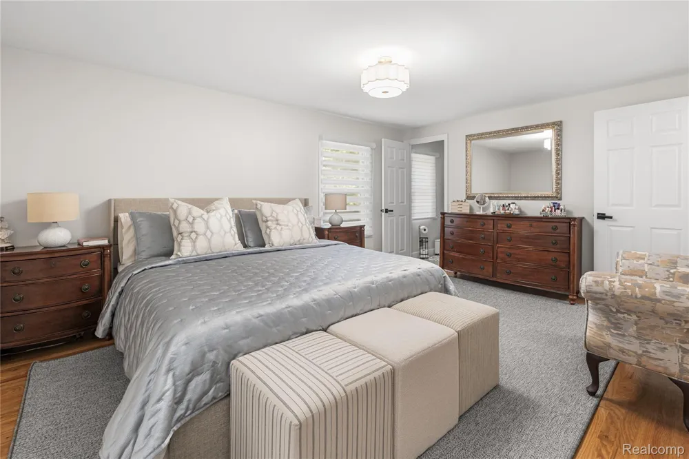 3325 Newgate Drive Troy City, MI 48084