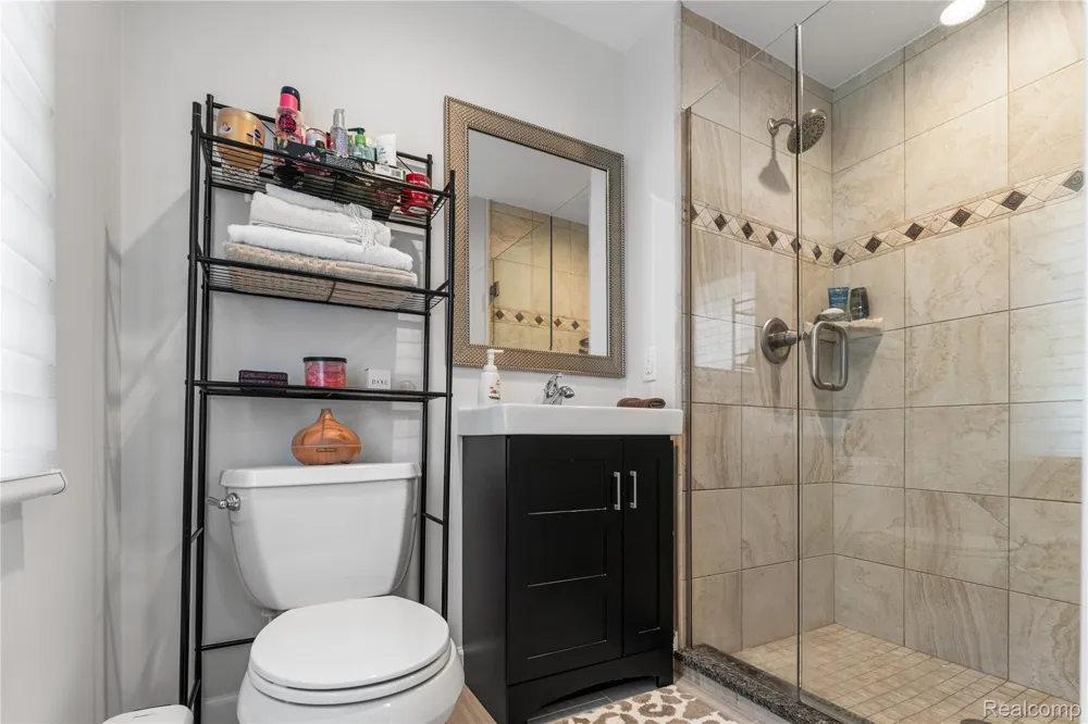 3325 Newgate Drive Troy City, MI 48084