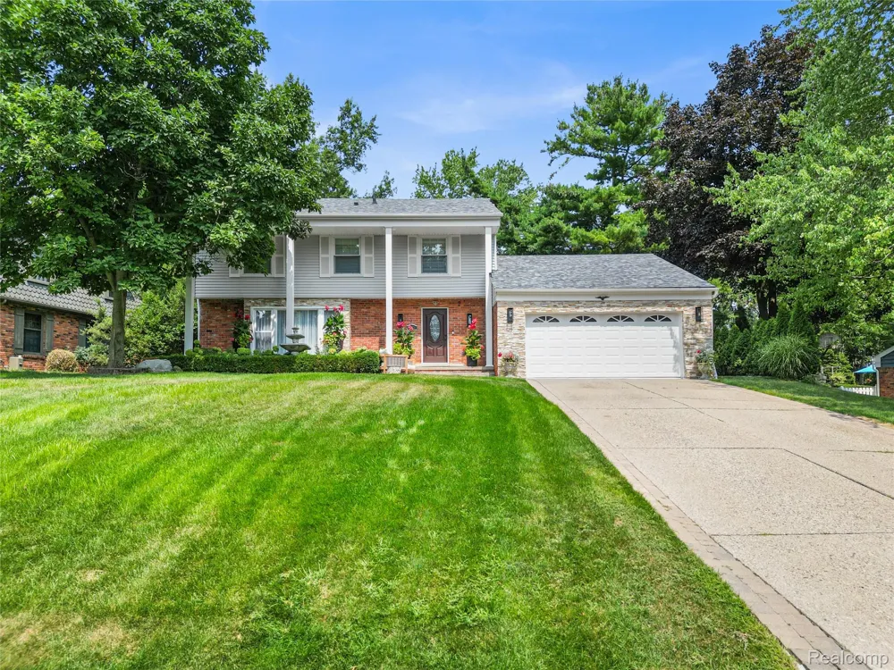 3325 Newgate Drive Troy City, MI 48084
