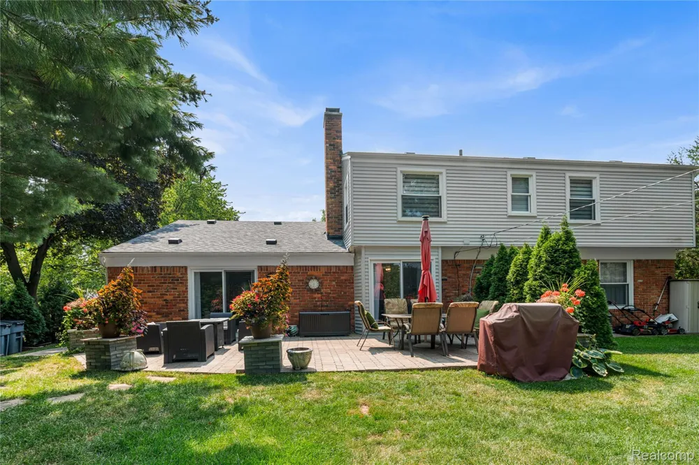3325 Newgate Drive Troy City, MI 48084