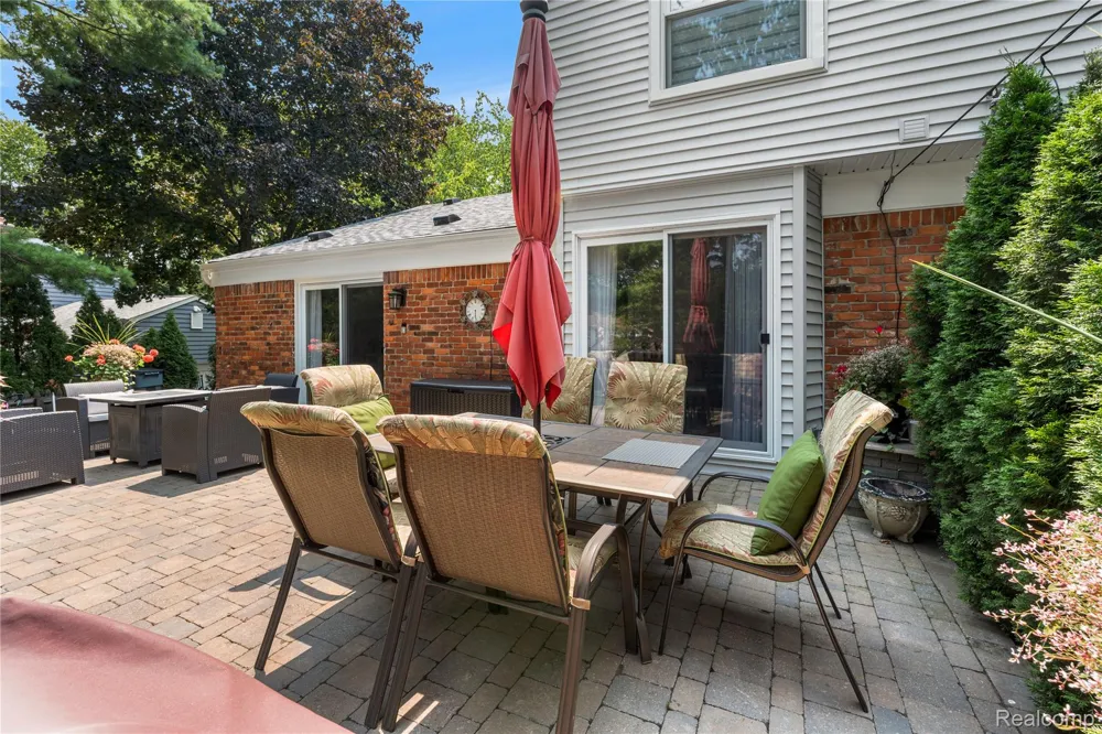 3325 Newgate Drive Troy City, MI 48084