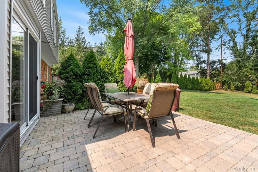 3325 Newgate Drive Troy City, MI 48084