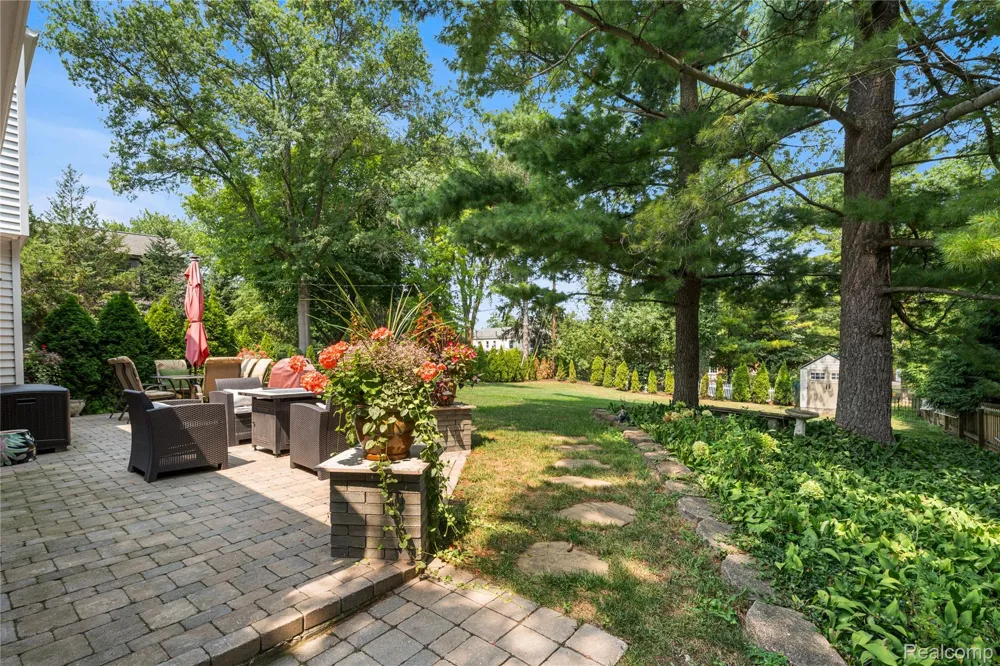 3325 Newgate Drive Troy City, MI 48084