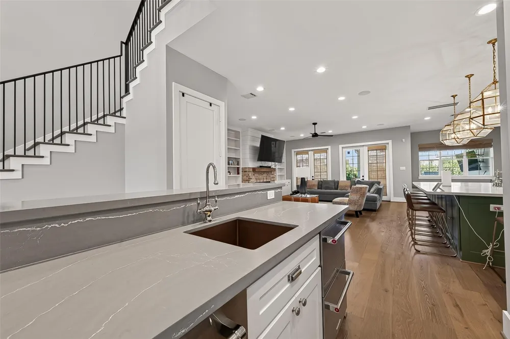 4915 Cheena Drive Houston, TX 77096