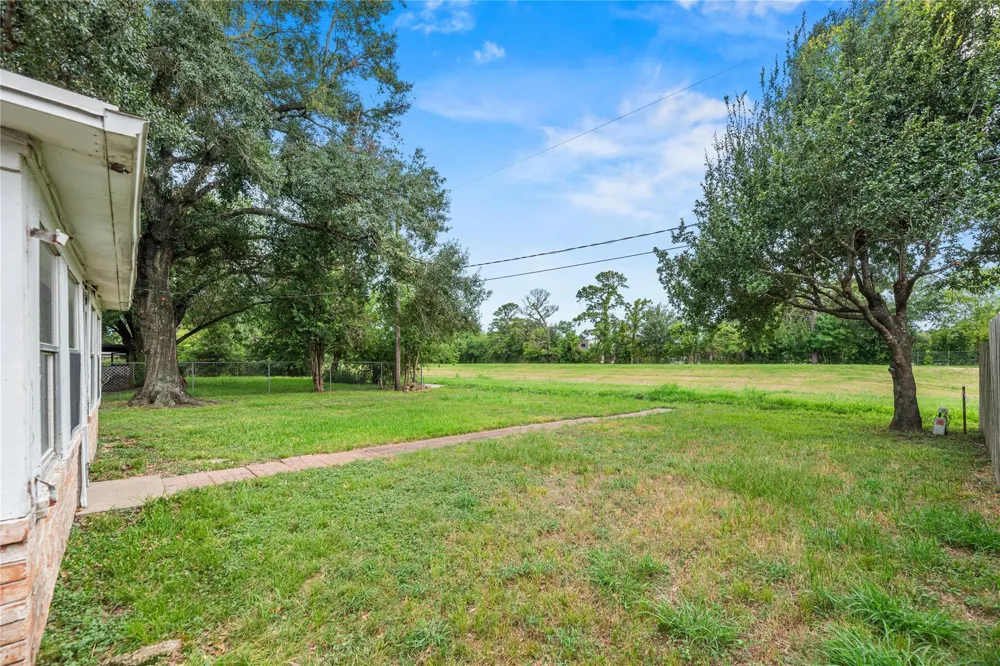 7319 Tall Pines Drive Houston, TX 77088