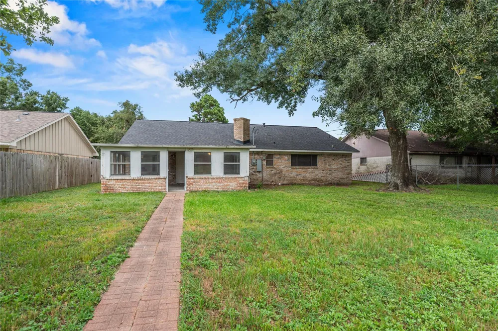 7319 Tall Pines Drive Houston, TX 77088