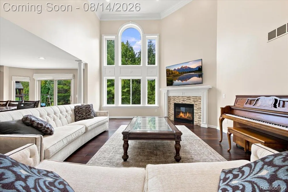55513 Caesars Drive Shelby Charter Township, MI 48315