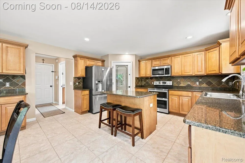 55513 Caesars Drive Shelby Charter Township, MI 48315