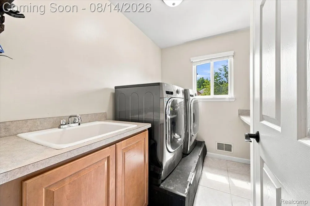 55513 Caesars Drive Shelby Charter Township, MI 48315