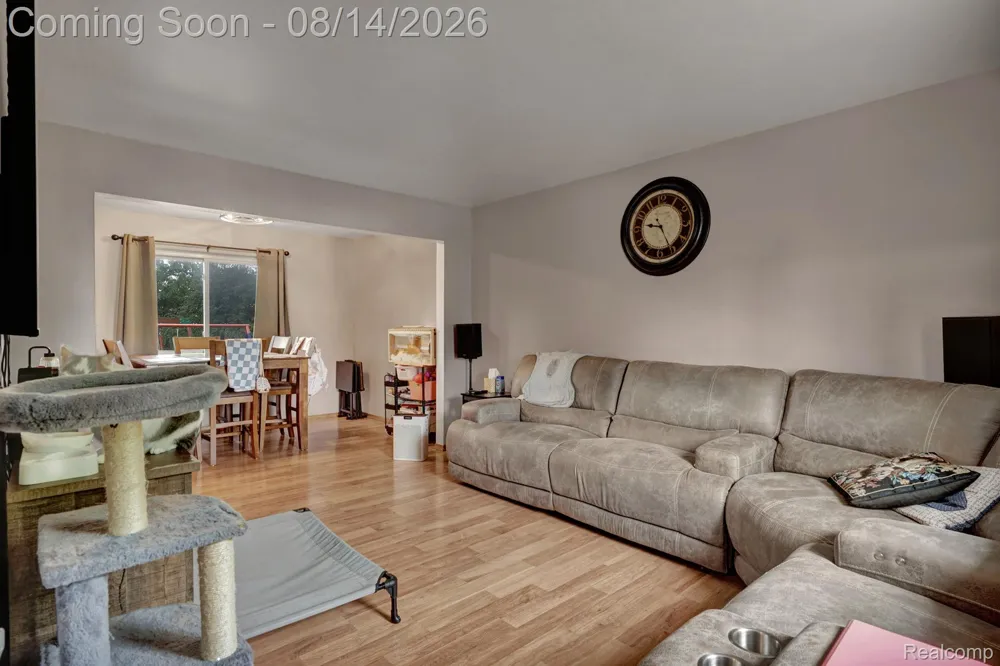 654 Manchester Street Madison Heights City, MI 48071