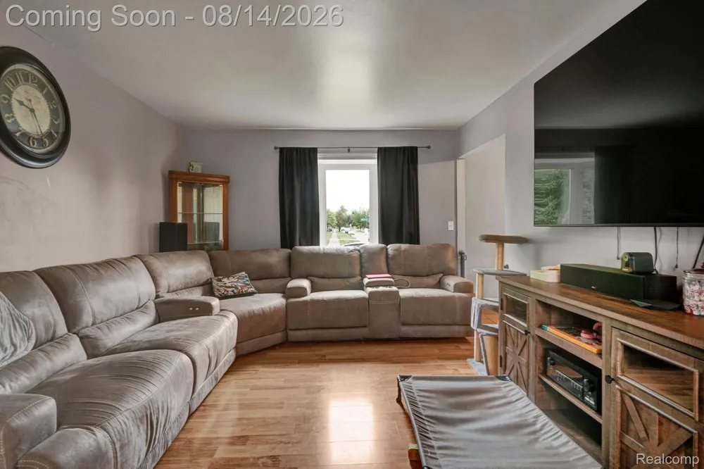 654 Manchester Street Madison Heights City, MI 48071