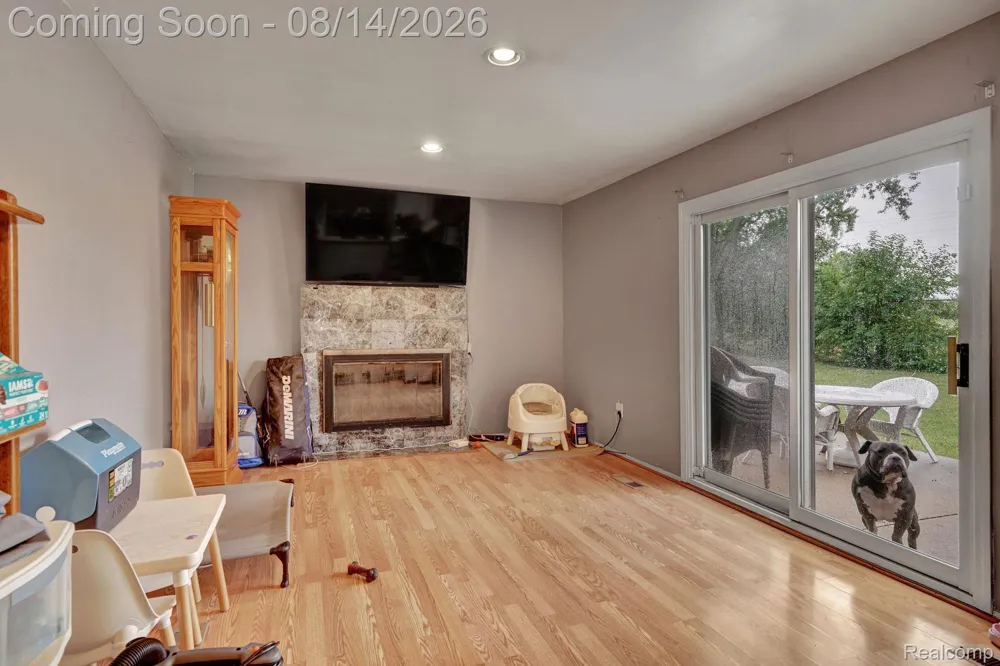 654 Manchester Street Madison Heights City, MI 48071