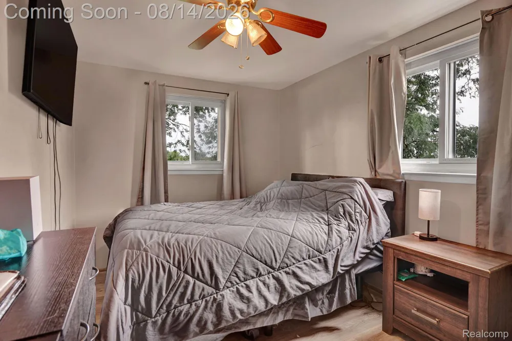 654 Manchester Street Madison Heights City, MI 48071