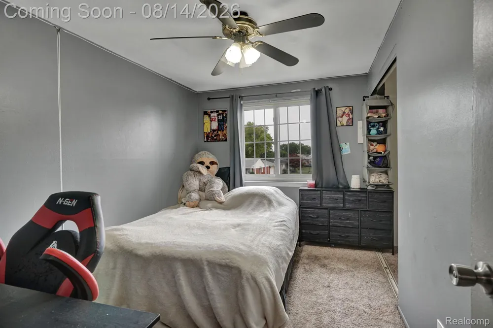 654 Manchester Street Madison Heights City, MI 48071