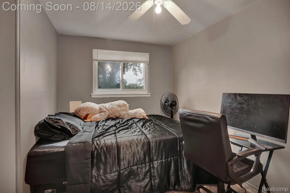 654 Manchester Street Madison Heights City, MI 48071