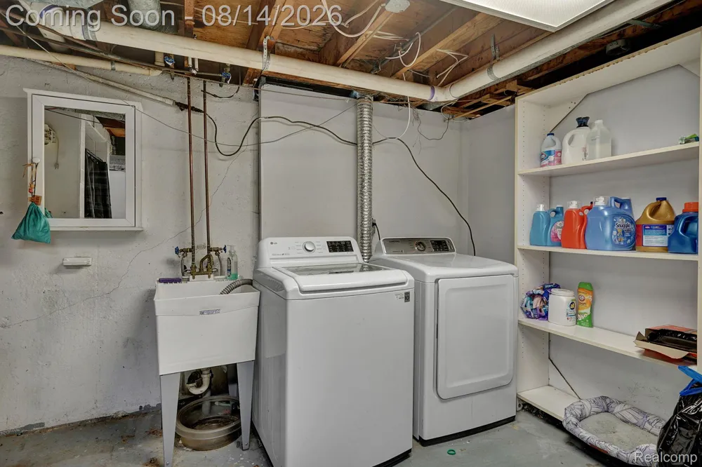 654 Manchester Street Madison Heights City, MI 48071
