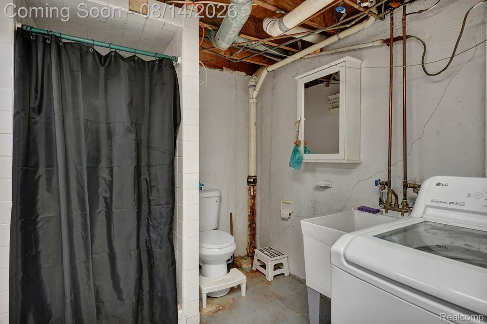 654 Manchester Street Madison Heights City, MI 48071