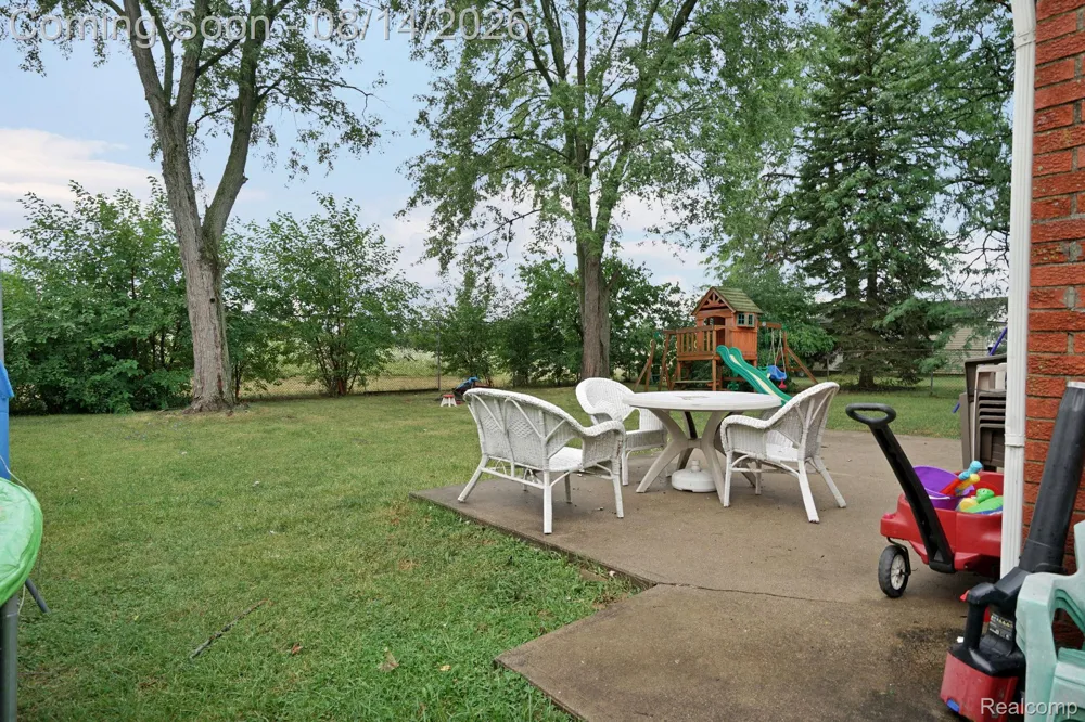 654 Manchester Street Madison Heights City, MI 48071