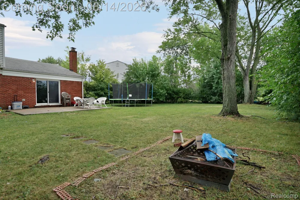 654 Manchester Street Madison Heights City, MI 48071