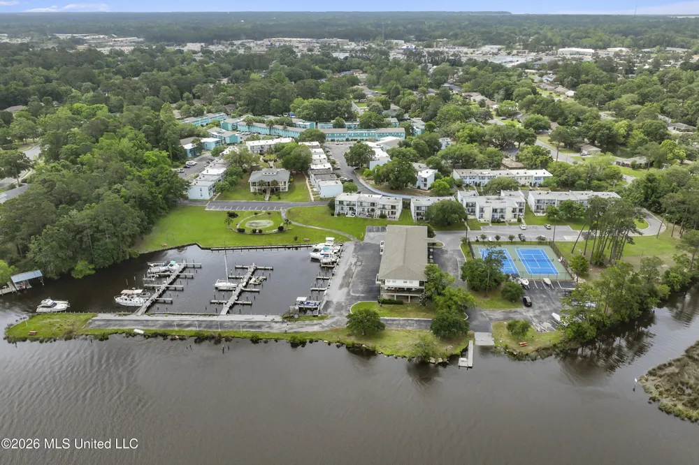 3230 Cumberland Road Ocean Springs, MS 39564
