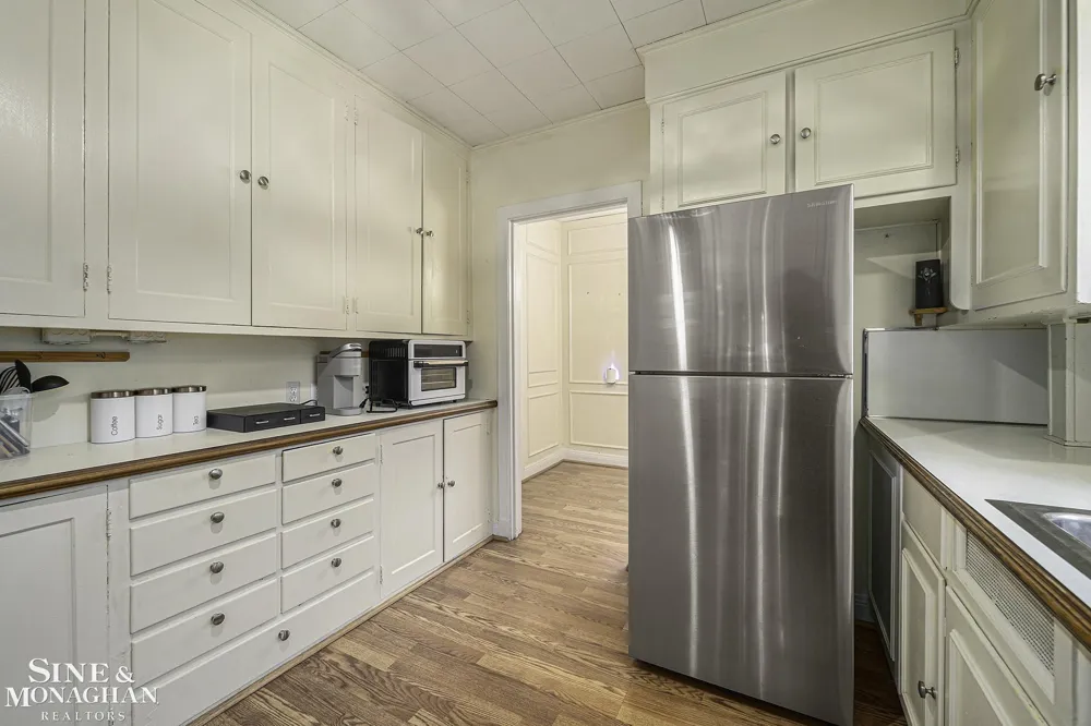 720 Trombley Road Grosse Pointe Park City, MI 48230