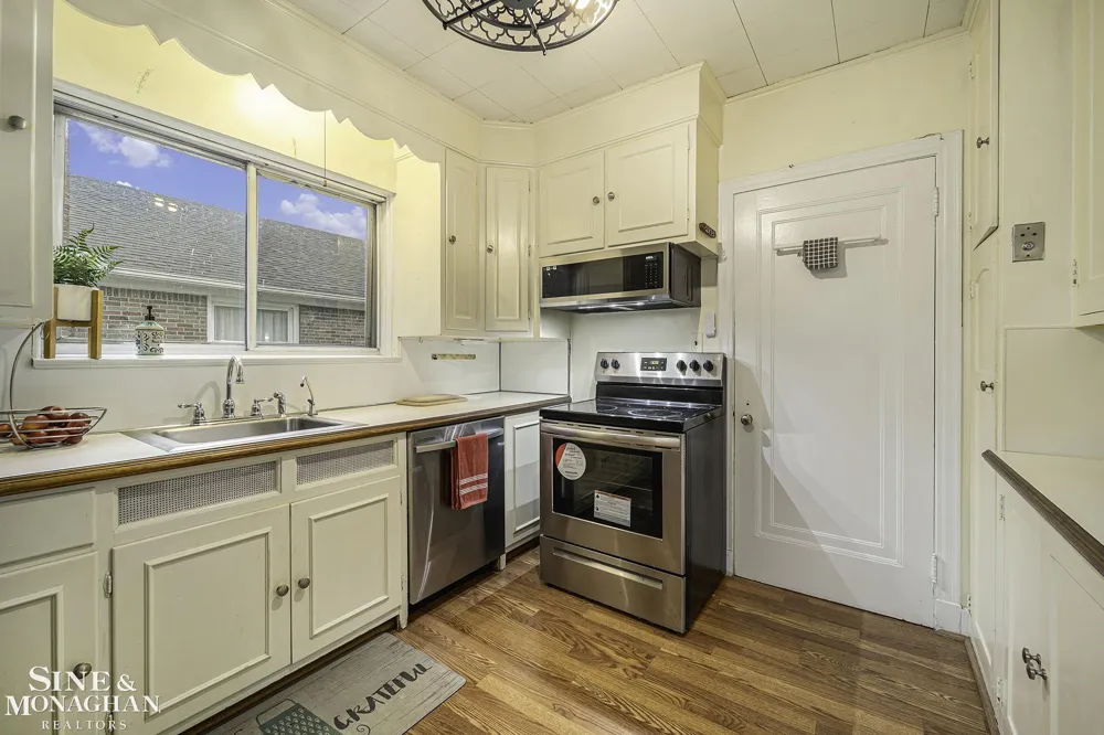 720 Trombley Road Grosse Pointe Park City, MI 48230