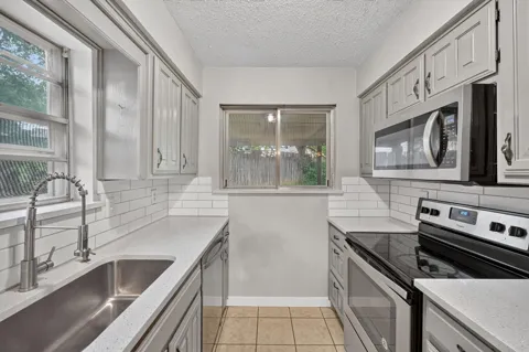 1601 White Oak Court