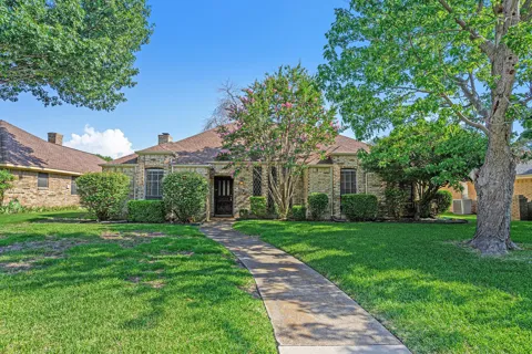 802 Pebblebrook Drive