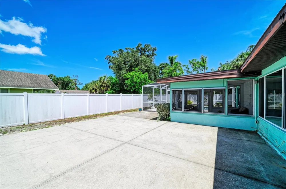 2508 14TH AVENUE W Bradenton, FL 34205