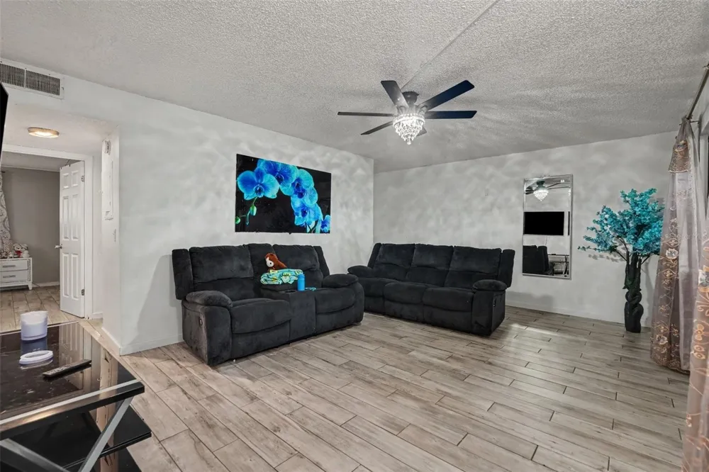 4008 CORTEZ DRIVE #B Tampa, FL 33614