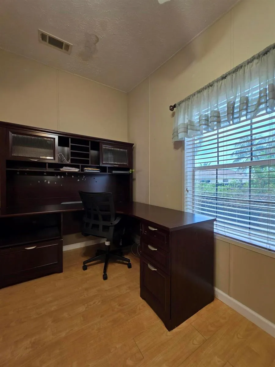 4124 8th Court Lantana, FL 33462