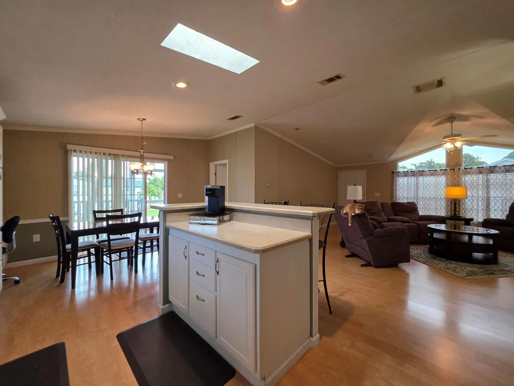 4124 8th Court Lantana, FL 33462