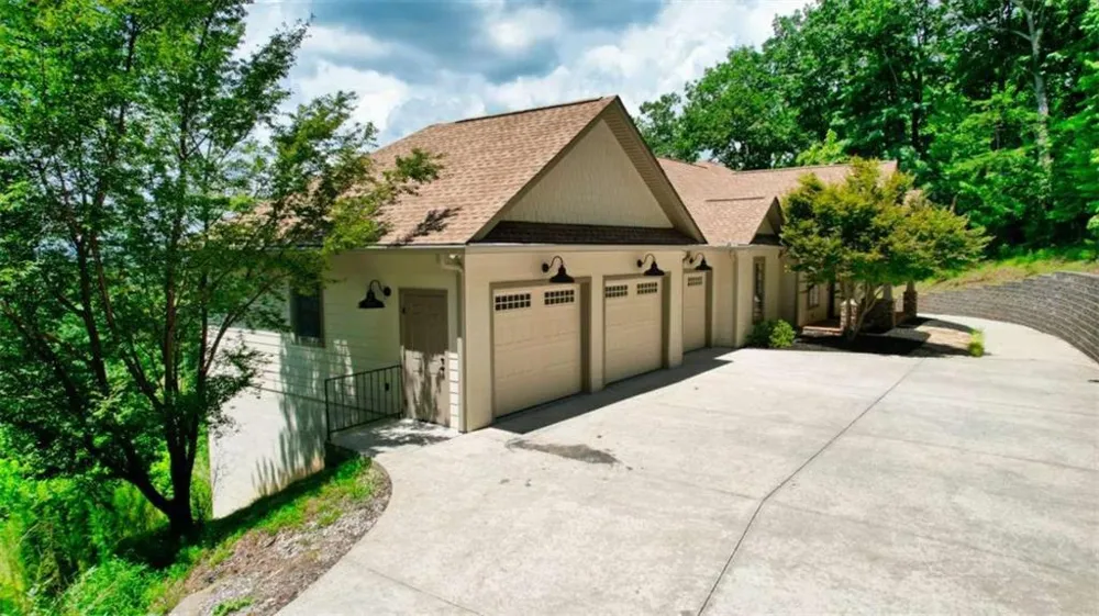 271 Highlands Dr Clarkesville, GA 30523