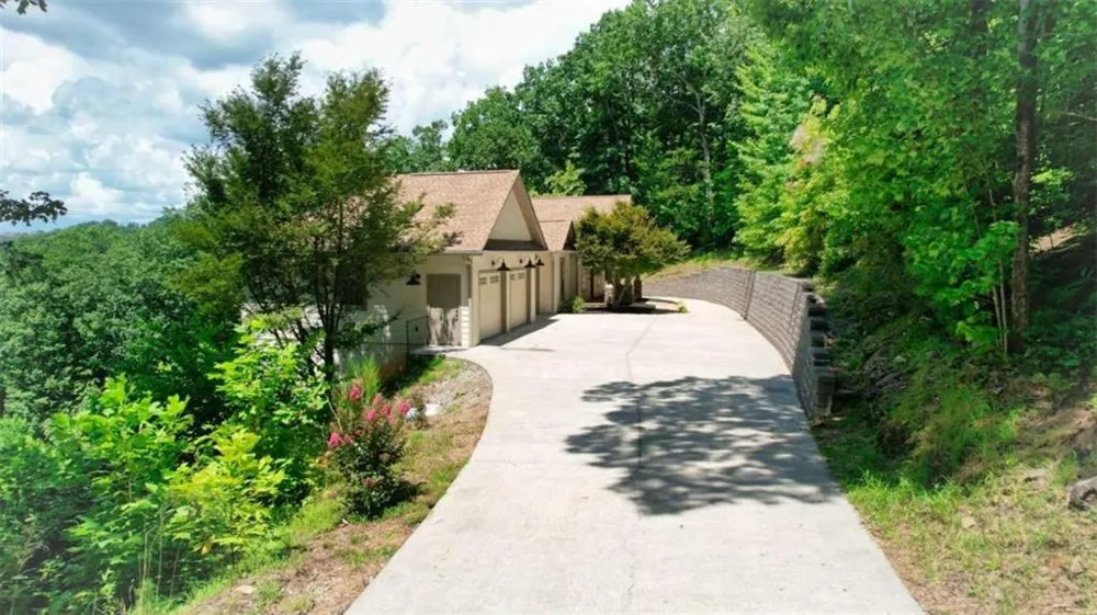 271 Highlands Dr Clarkesville, GA 30523