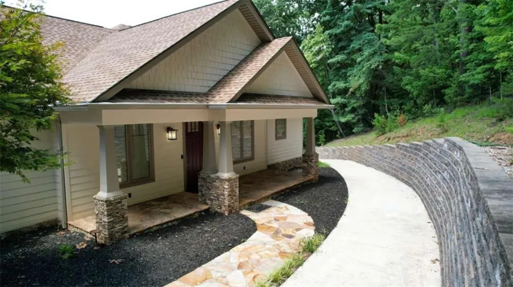 271 Highlands Dr Clarkesville, GA 30523