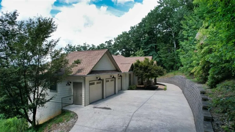 271 Highlands Dr Clarkesville, GA 30523