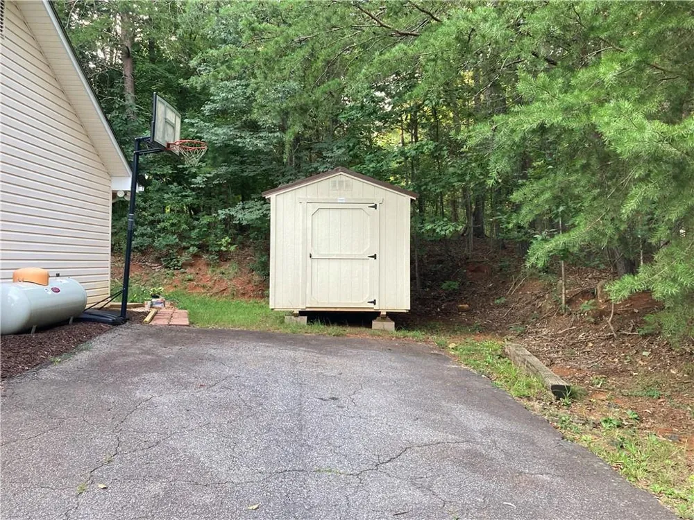 6110 Lakeside Court Gainesville, GA 30506