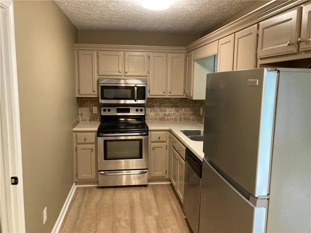 6110 Lakeside Court Gainesville, GA 30506