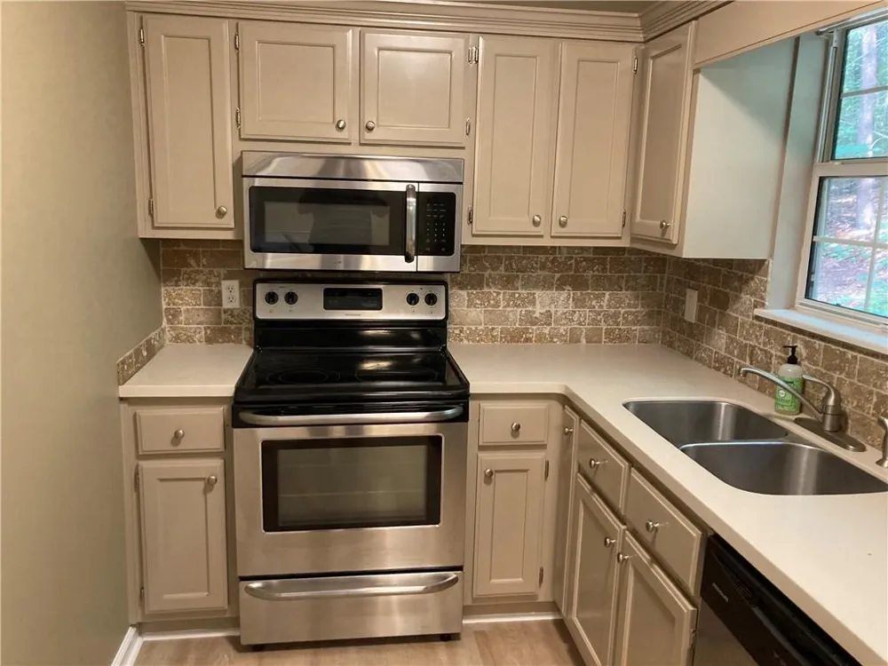 6110 Lakeside Court Gainesville, GA 30506