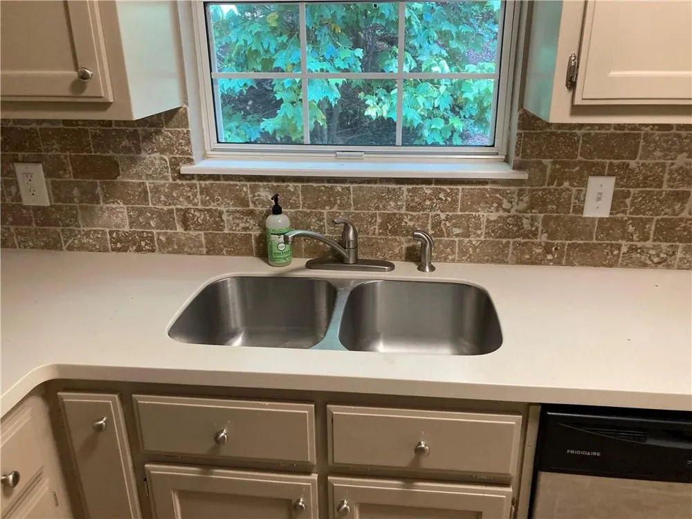 6110 Lakeside Court Gainesville, GA 30506