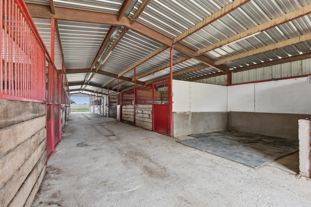 2480 Bob White Drive Granbury, TX 76049