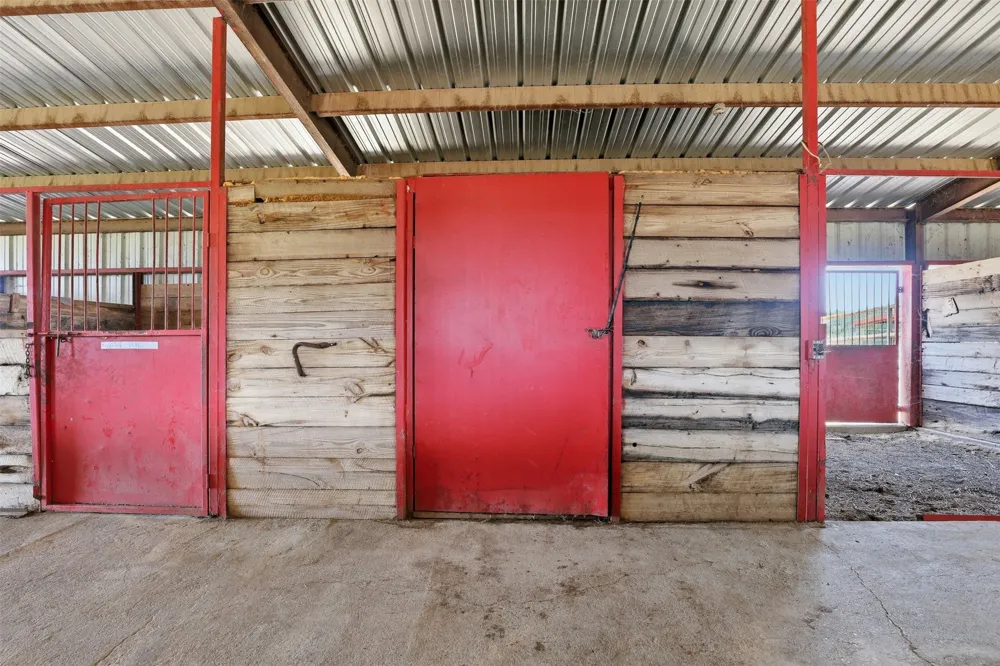 2480 Bob White Drive Granbury, TX 76049