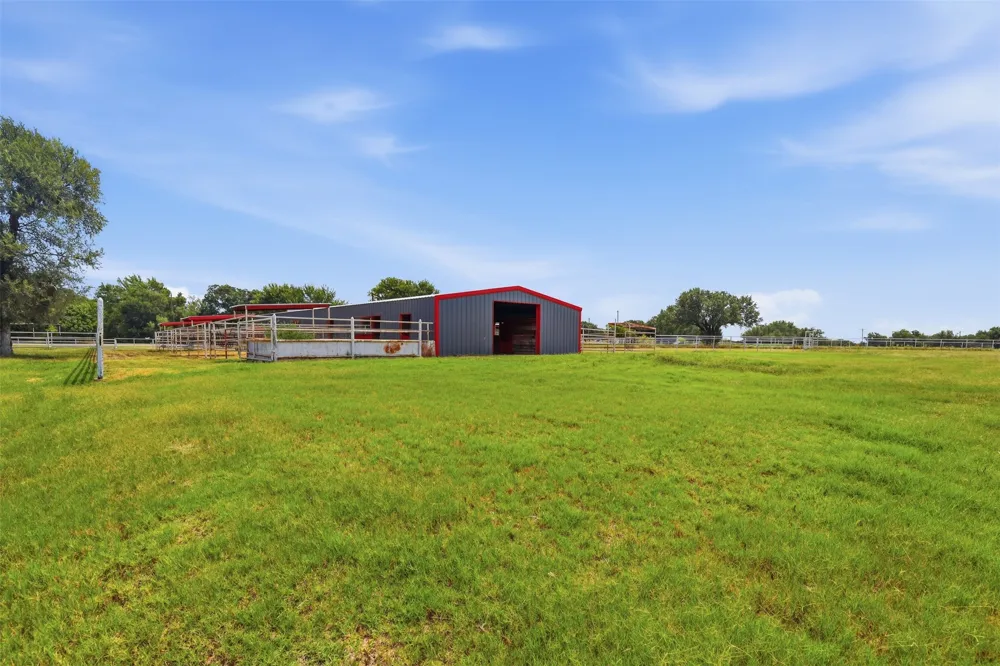 2480 Bob White Drive Granbury, TX 76049